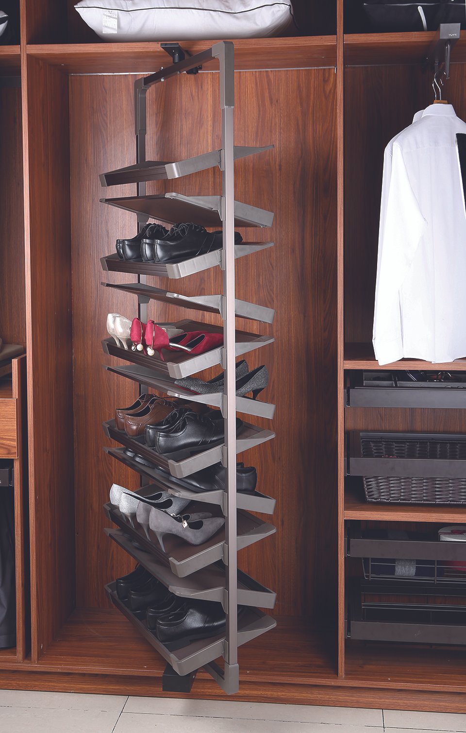 Vertical shoe shelf
